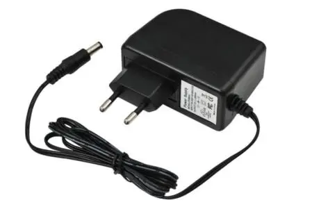 [ECB-615] Fuente de alimentación de 220V CA de entrada y 12V CC /2A de salida. Protección contra sobrecargas y cortocircuitos.